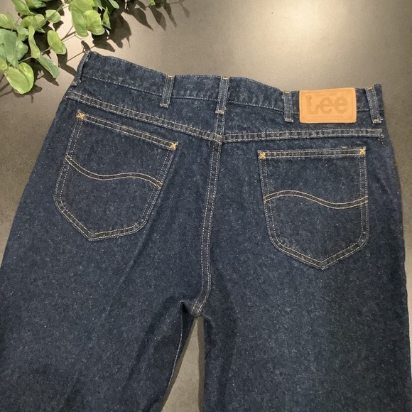 Vintage Lee Dark Rinsed Stone Wash Jeans Yellow Stitching Pleated Legs USA - Picture 3 of 16